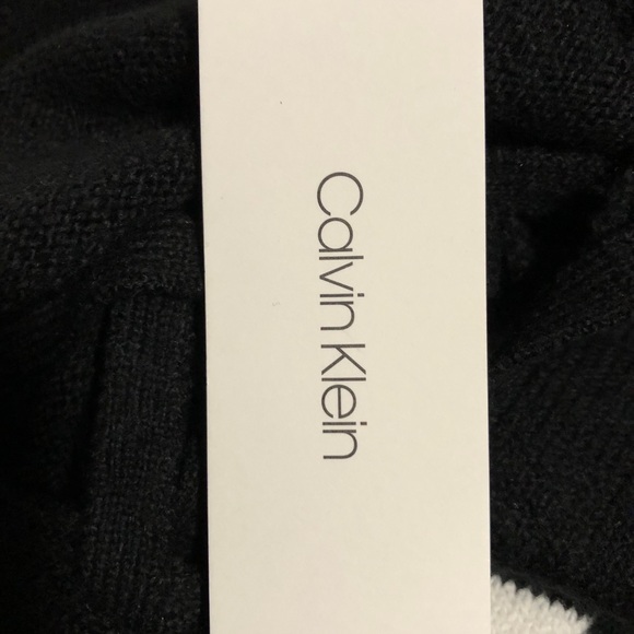Calvin Klein Sweater - Picture 4 of 5